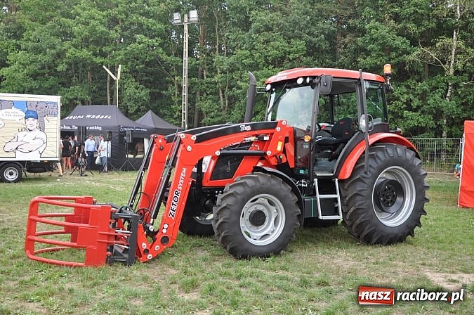 Zdjęcie w galerii na portalu naszraciborz.pl: Mimo pogody w kratkę kilkadziesiąt tysięcy fanów na zlocie Master Truck 2015 wiadomości z regionu