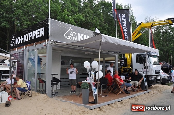 Zdjęcie w galerii na portalu naszraciborz.pl: Mimo pogody w kratkę kilkadziesiąt tysięcy fanów na zlocie Master Truck 2015 wiadomości z regionu