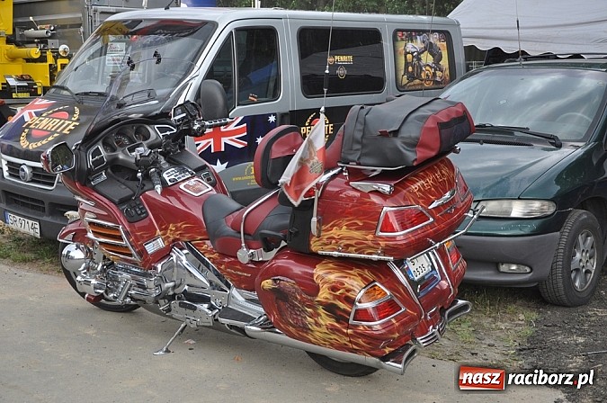 Zdjęcie w galerii na portalu naszraciborz.pl: Mimo pogody w kratkę kilkadziesiąt tysięcy fanów na zlocie Master Truck 2015 wiadomości z regionu