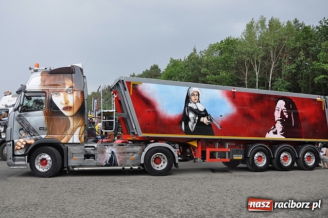 Zdjęcie w galerii na portalu naszraciborz.pl: Mimo pogody w kratkę kilkadziesiąt tysięcy fanów na zlocie Master Truck 2015 wiadomości z regionu