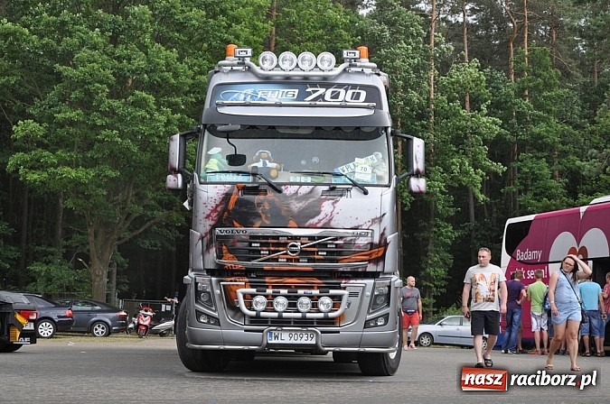 Zdjęcie w galerii na portalu naszraciborz.pl: Mimo pogody w kratkę kilkadziesiąt tysięcy fanów na zlocie Master Truck 2015 wiadomości z regionu