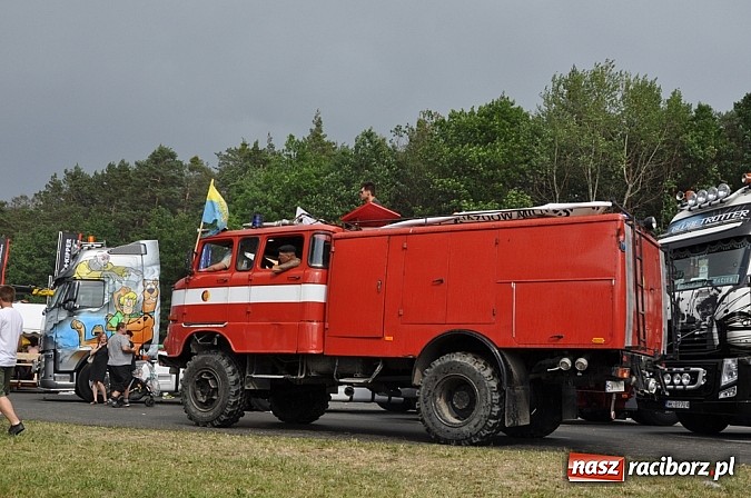 Zdjęcie w galerii na portalu naszraciborz.pl: Mimo pogody w kratkę kilkadziesiąt tysięcy fanów na zlocie Master Truck 2015 wiadomości z regionu