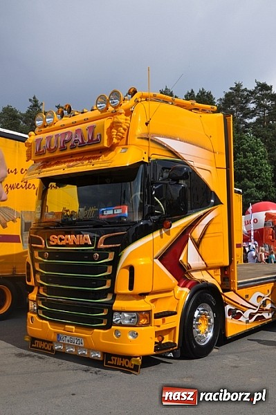 Zdjęcie w galerii na portalu naszraciborz.pl: Mimo pogody w kratkę kilkadziesiąt tysięcy fanów na zlocie Master Truck 2015 wiadomości z regionu