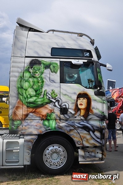 Zdjęcie w galerii na portalu naszraciborz.pl: Mimo pogody w kratkę kilkadziesiąt tysięcy fanów na zlocie Master Truck 2015 wiadomości z regionu