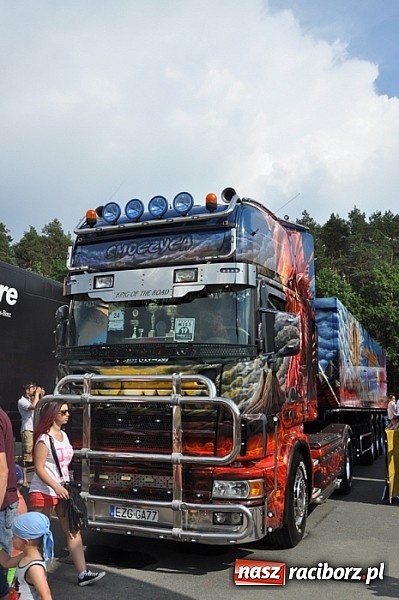 Zdjęcie w galerii na portalu naszraciborz.pl: Mimo pogody w kratkę kilkadziesiąt tysięcy fanów na zlocie Master Truck 2015 wiadomości z regionu