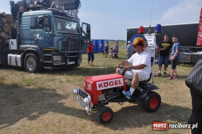 Zdjęcie w galerii na portalu naszraciborz.pl: Mimo pogody w kratkę kilkadziesiąt tysięcy fanów na zlocie Master Truck 2015 wiadomości z regionu