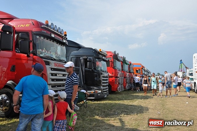 Zdjęcie w galerii na portalu naszraciborz.pl: Mimo pogody w kratkę kilkadziesiąt tysięcy fanów na zlocie Master Truck 2015 wiadomości z regionu