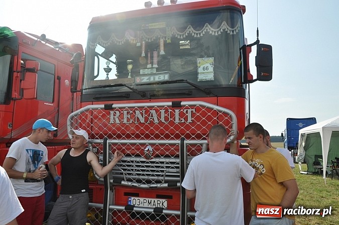 Zdjęcie w galerii na portalu naszraciborz.pl: Mimo pogody w kratkę kilkadziesiąt tysięcy fanów na zlocie Master Truck 2015 wiadomości z regionu