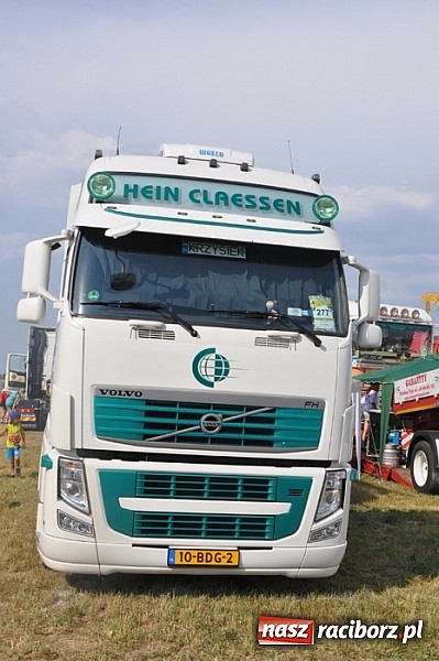 Zdjęcie w galerii na portalu naszraciborz.pl: Mimo pogody w kratkę kilkadziesiąt tysięcy fanów na zlocie Master Truck 2015 wiadomości z regionu