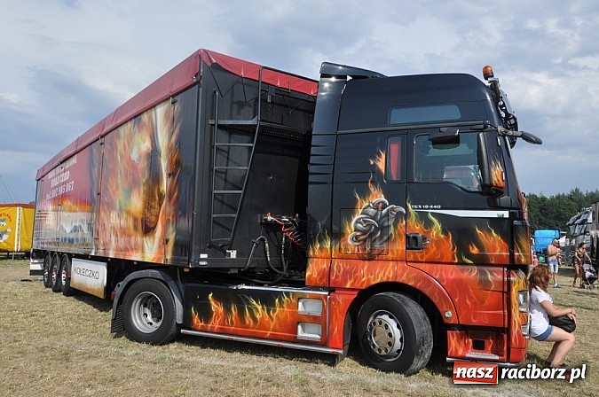 Zdjęcie w galerii na portalu naszraciborz.pl: Mimo pogody w kratkę kilkadziesiąt tysięcy fanów na zlocie Master Truck 2015 wiadomości z regionu