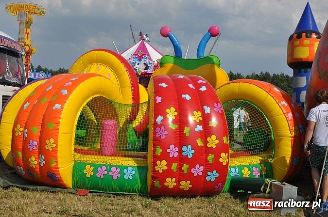 Zdjęcie w galerii na portalu naszraciborz.pl: Mimo pogody w kratkę kilkadziesiąt tysięcy fanów na zlocie Master Truck 2015 wiadomości z regionu