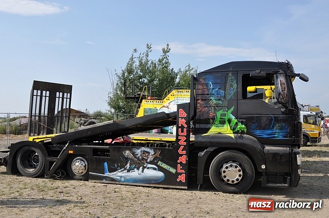Zdjęcie w galerii na portalu naszraciborz.pl: Mimo pogody w kratkę kilkadziesiąt tysięcy fanów na zlocie Master Truck 2015 wiadomości z regionu