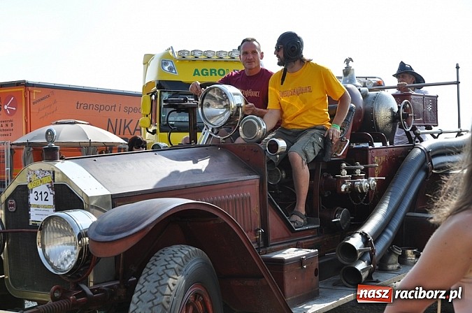 Zdjęcie w galerii na portalu naszraciborz.pl: Mimo pogody w kratkę kilkadziesiąt tysięcy fanów na zlocie Master Truck 2015 wiadomości z regionu