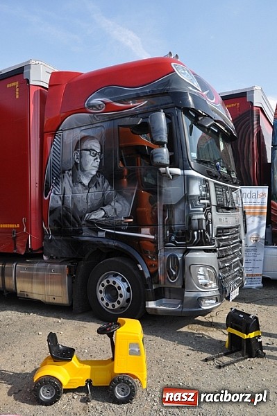 Zdjęcie w galerii na portalu naszraciborz.pl: Mimo pogody w kratkę kilkadziesiąt tysięcy fanów na zlocie Master Truck 2015 wiadomości z regionu