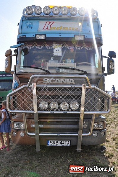 Zdjęcie w galerii na portalu naszraciborz.pl: Mimo pogody w kratkę kilkadziesiąt tysięcy fanów na zlocie Master Truck 2015 wiadomości z regionu