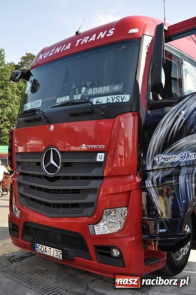 Zdjęcie w galerii na portalu naszraciborz.pl: Mimo pogody w kratkę kilkadziesiąt tysięcy fanów na zlocie Master Truck 2015 wiadomości z regionu