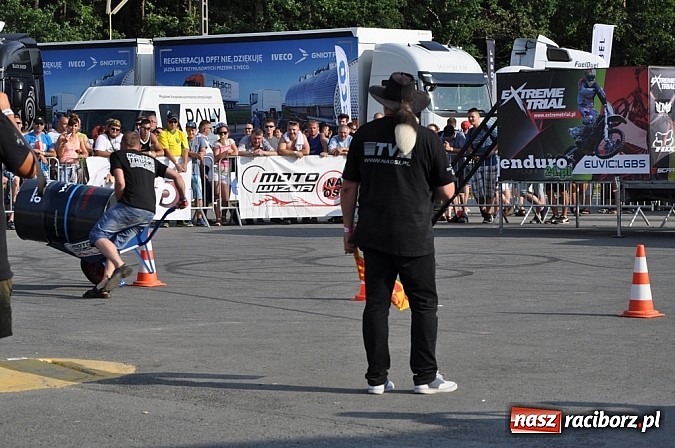 Zdjęcie w galerii na portalu naszraciborz.pl: Mimo pogody w kratkę kilkadziesiąt tysięcy fanów na zlocie Master Truck 2015 wiadomości z regionu