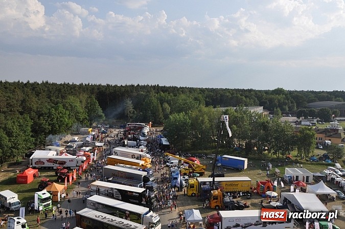 Zdjęcie w galerii na portalu naszraciborz.pl: Mimo pogody w kratkę kilkadziesiąt tysięcy fanów na zlocie Master Truck 2015 wiadomości z regionu