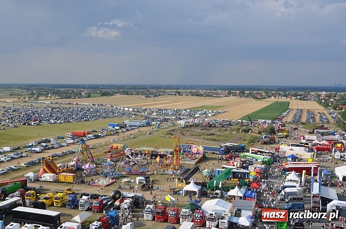 Zdjęcie w galerii na portalu naszraciborz.pl: Mimo pogody w kratkę kilkadziesiąt tysięcy fanów na zlocie Master Truck 2015 wiadomości z regionu