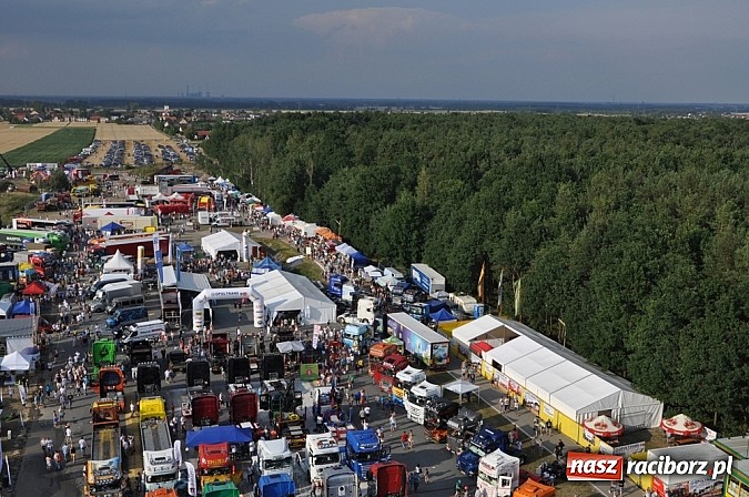 Zdjęcie w galerii na portalu naszraciborz.pl: Mimo pogody w kratkę kilkadziesiąt tysięcy fanów na zlocie Master Truck 2015 wiadomości z regionu