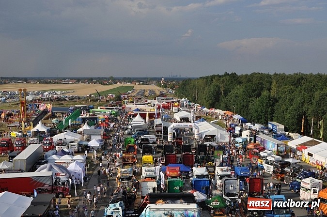 Zdjęcie w galerii na portalu naszraciborz.pl: Mimo pogody w kratkę kilkadziesiąt tysięcy fanów na zlocie Master Truck 2015 wiadomości z regionu