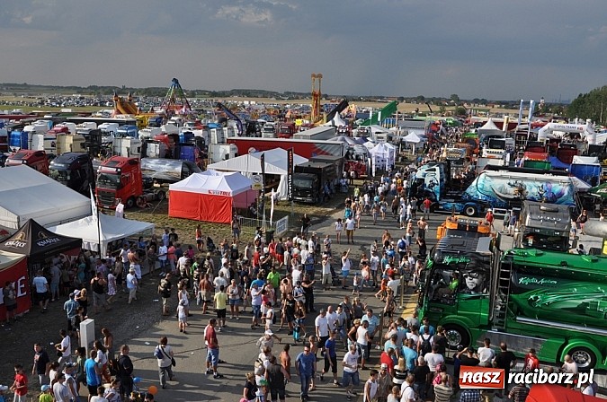 Zdjęcie w galerii na portalu naszraciborz.pl: Mimo pogody w kratkę kilkadziesiąt tysięcy fanów na zlocie Master Truck 2015 wiadomości z regionu