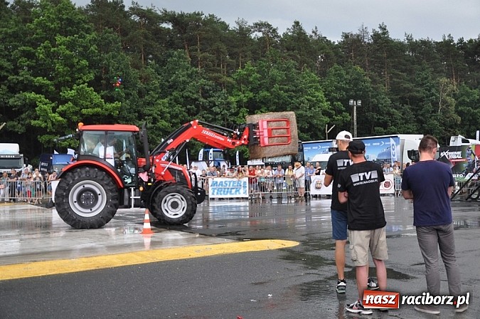 Zdjęcie w galerii na portalu naszraciborz.pl: Mimo pogody w kratkę kilkadziesiąt tysięcy fanów na zlocie Master Truck 2015 wiadomości z regionu