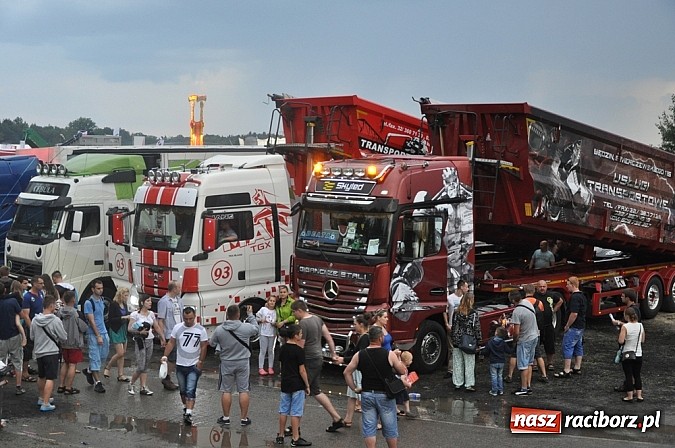 Zdjęcie w galerii na portalu naszraciborz.pl: Mimo pogody w kratkę kilkadziesiąt tysięcy fanów na zlocie Master Truck 2015 wiadomości z regionu