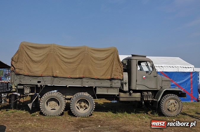 Zdjęcie w galerii na portalu naszraciborz.pl: Mimo pogody w kratkę kilkadziesiąt tysięcy fanów na zlocie Master Truck 2015 wiadomości z regionu