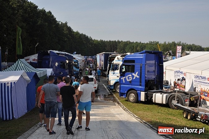 Zdjęcie w galerii na portalu naszraciborz.pl: Mimo pogody w kratkę kilkadziesiąt tysięcy fanów na zlocie Master Truck 2015 wiadomości z regionu