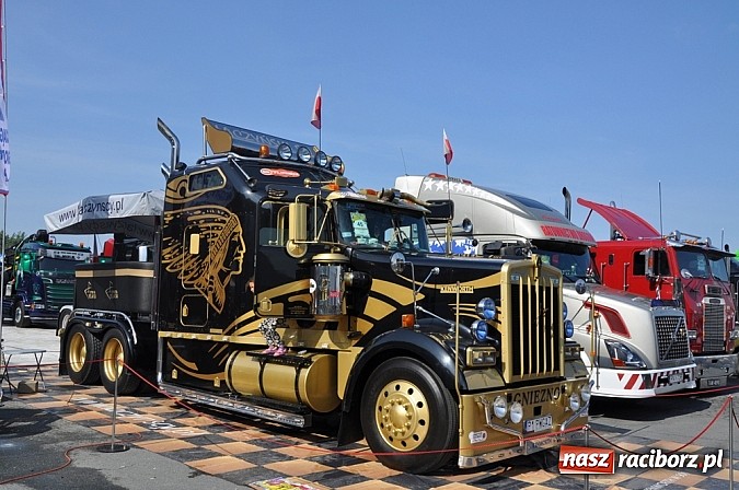 Zdjęcie w galerii na portalu naszraciborz.pl: Mimo pogody w kratkę kilkadziesiąt tysięcy fanów na zlocie Master Truck 2015 wiadomości z regionu