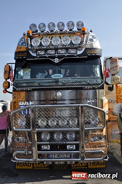 Zdjęcie w galerii na portalu naszraciborz.pl: Mimo pogody w kratkę kilkadziesiąt tysięcy fanów na zlocie Master Truck 2015 wiadomości z regionu