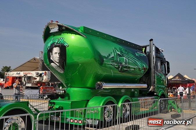 Zdjęcie w galerii na portalu naszraciborz.pl: Mimo pogody w kratkę kilkadziesiąt tysięcy fanów na zlocie Master Truck 2015 wiadomości z regionu