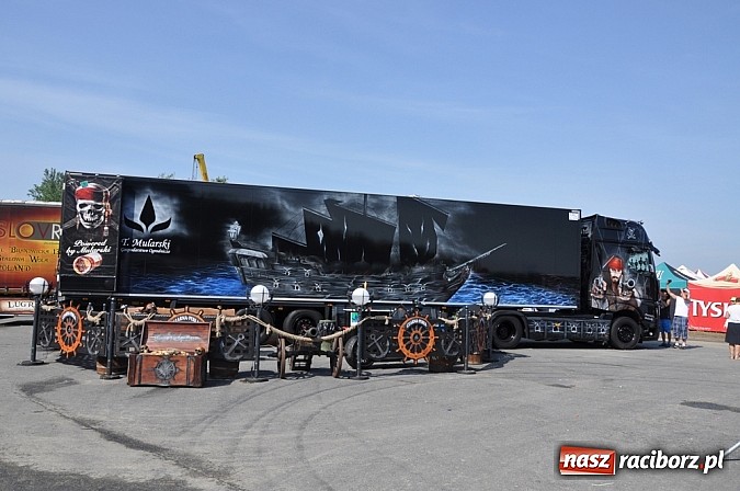 Zdjęcie w galerii na portalu naszraciborz.pl: Mimo pogody w kratkę kilkadziesiąt tysięcy fanów na zlocie Master Truck 2015 wiadomości z regionu