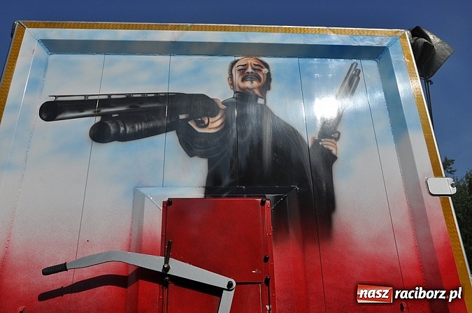 Zdjęcie w galerii na portalu naszraciborz.pl: Mimo pogody w kratkę kilkadziesiąt tysięcy fanów na zlocie Master Truck 2015 wiadomości z regionu