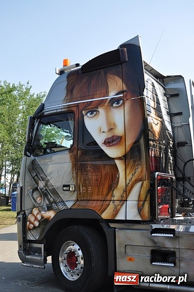 Zdjęcie w galerii na portalu naszraciborz.pl: Mimo pogody w kratkę kilkadziesiąt tysięcy fanów na zlocie Master Truck 2015 wiadomości z regionu