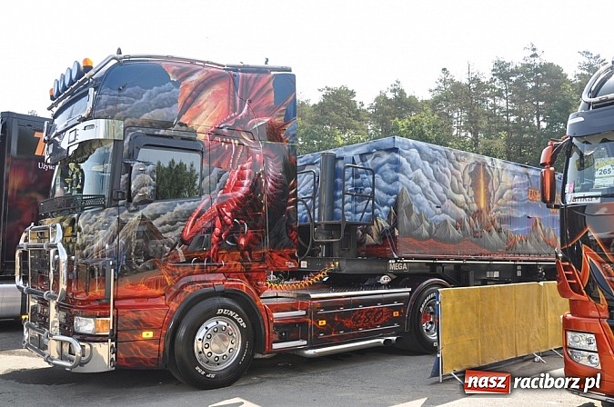 Zdjęcie w galerii na portalu naszraciborz.pl: Mimo pogody w kratkę kilkadziesiąt tysięcy fanów na zlocie Master Truck 2015 wiadomości z regionu