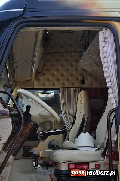 Zdjęcie w galerii na portalu naszraciborz.pl: Mimo pogody w kratkę kilkadziesiąt tysięcy fanów na zlocie Master Truck 2015 wiadomości z regionu