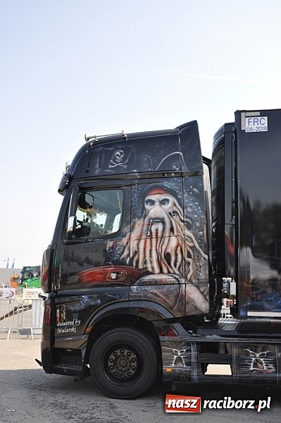 Zdjęcie w galerii na portalu naszraciborz.pl: Mimo pogody w kratkę kilkadziesiąt tysięcy fanów na zlocie Master Truck 2015 wiadomości z regionu