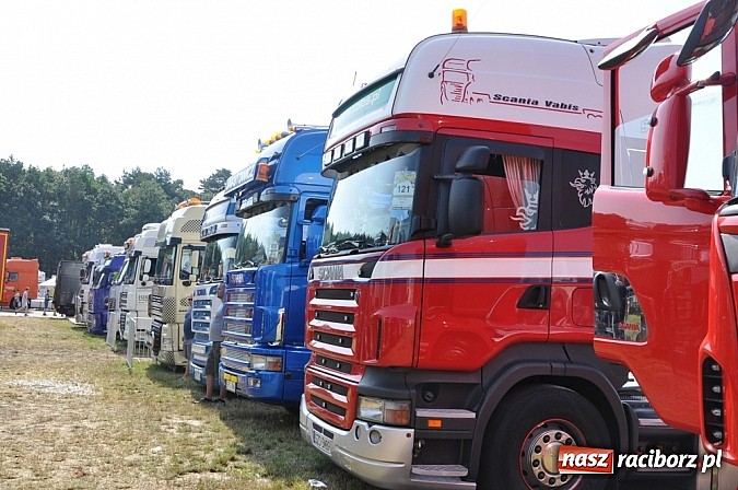 Zdjęcie w galerii na portalu naszraciborz.pl: Mimo pogody w kratkę kilkadziesiąt tysięcy fanów na zlocie Master Truck 2015 wiadomości z regionu