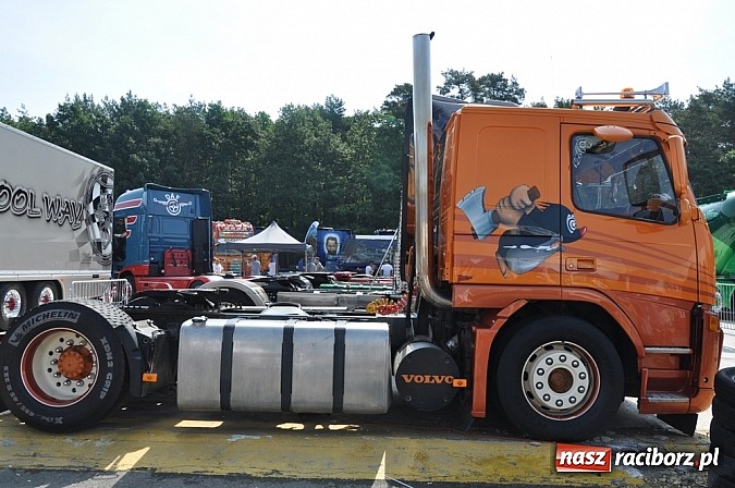 Zdjęcie w galerii na portalu naszraciborz.pl: Mimo pogody w kratkę kilkadziesiąt tysięcy fanów na zlocie Master Truck 2015 wiadomości z regionu