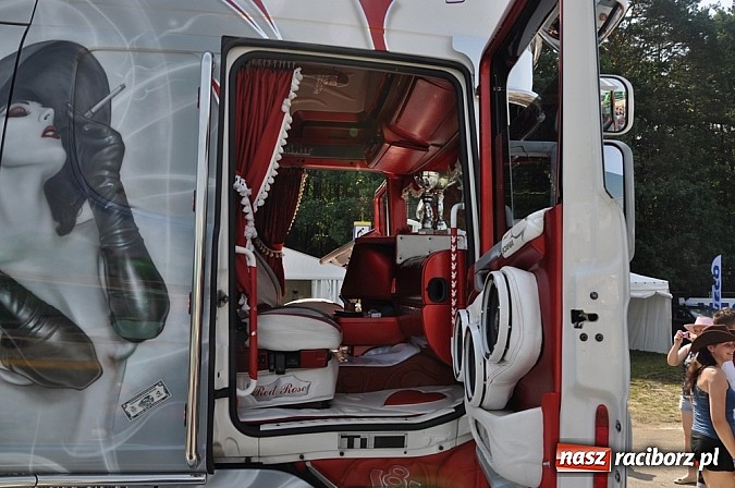 Zdjęcie w galerii na portalu naszraciborz.pl: Mimo pogody w kratkę kilkadziesiąt tysięcy fanów na zlocie Master Truck 2015 wiadomości z regionu