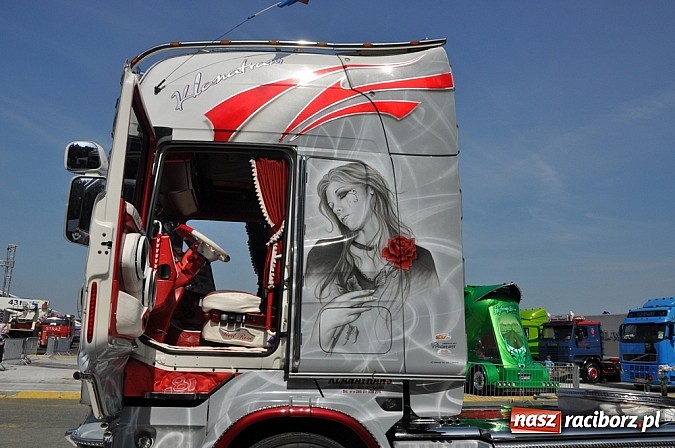 Zdjęcie w galerii na portalu naszraciborz.pl: Mimo pogody w kratkę kilkadziesiąt tysięcy fanów na zlocie Master Truck 2015 wiadomości z regionu