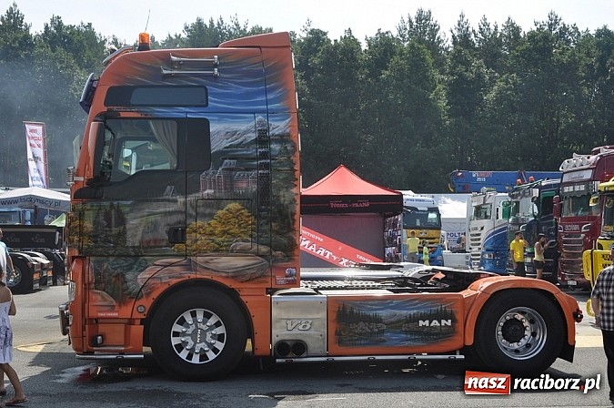 Zdjęcie w galerii na portalu naszraciborz.pl: Mimo pogody w kratkę kilkadziesiąt tysięcy fanów na zlocie Master Truck 2015 wiadomości z regionu