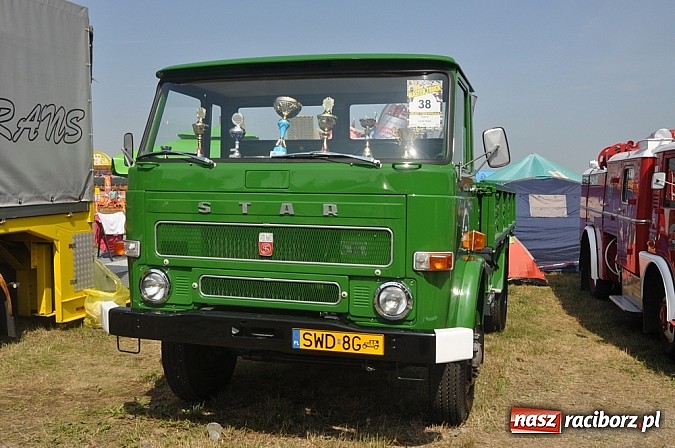 Zdjęcie w galerii na portalu naszraciborz.pl: Mimo pogody w kratkę kilkadziesiąt tysięcy fanów na zlocie Master Truck 2015 wiadomości z regionu