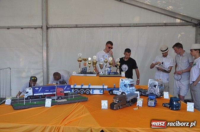 Zdjęcie w galerii na portalu naszraciborz.pl: Mimo pogody w kratkę kilkadziesiąt tysięcy fanów na zlocie Master Truck 2015 wiadomości z regionu