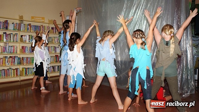 Zdjęcie w galerii na portalu naszraciborz.pl: Dzieci spędzają lato z biblioteką na warsztatach wiadomości z regionu