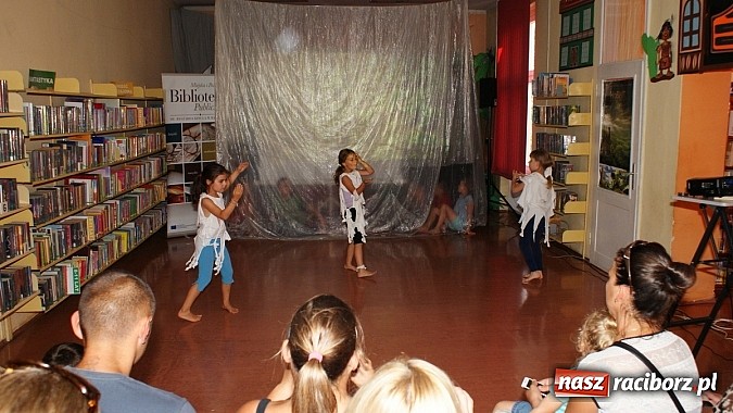 Zdjęcie w galerii na portalu naszraciborz.pl: Dzieci spędzają lato z biblioteką na warsztatach wiadomości z regionu