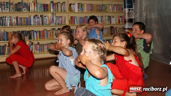 Zdjęcie w galerii na portalu naszraciborz.pl: Dzieci spędzają lato z biblioteką na warsztatach wiadomości z regionu