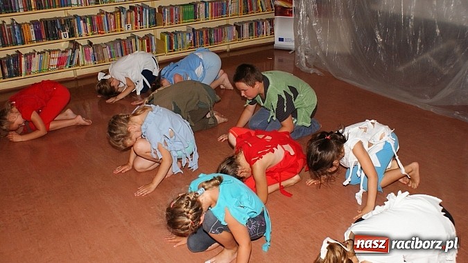 Zdjęcie w galerii na portalu naszraciborz.pl: Dzieci spędzają lato z biblioteką na warsztatach wiadomości z regionu